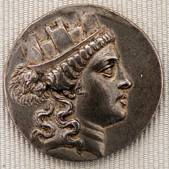 Tetradracma de Esmirna con el perfil de la diosa frigia Cibeles coronada Tetradracma de Esmirna con el perfil de la diosa frigia Cibeles coronada