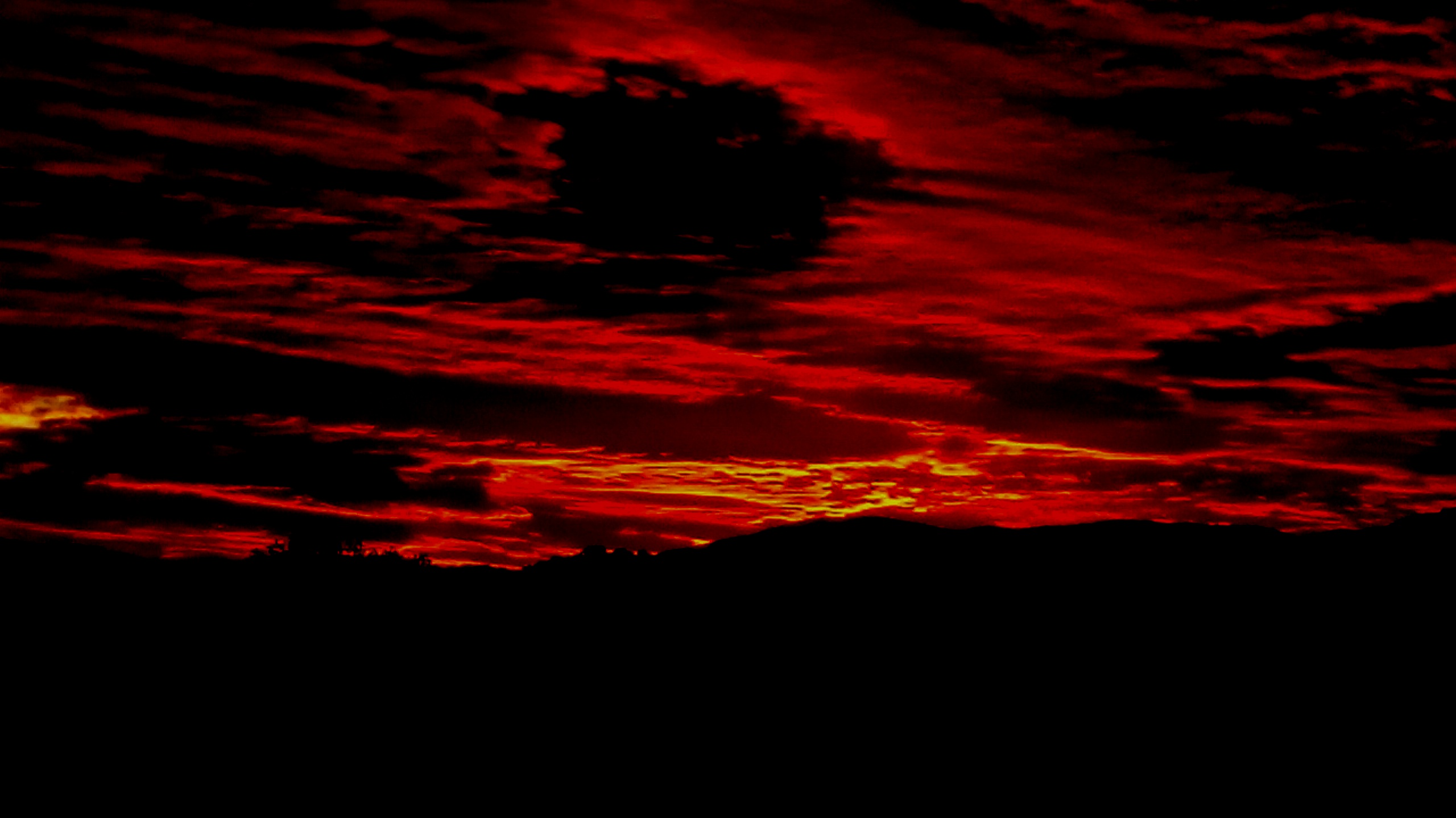 No era el infierno. Fue un paseo por las nubes. Perteneciente a la Serie fotográfica Espasmos de Olmo Z. realizada en fecha desconocida.